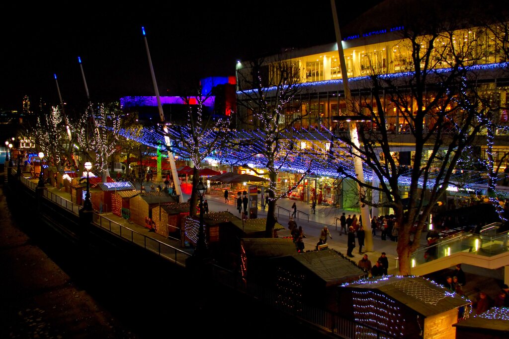 Southbank London Christmas market ©TonyHisgett/Wikimedia