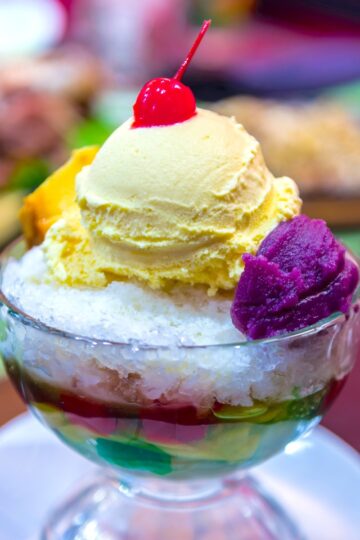 Halo-halo Filipino dessert in glass bowl