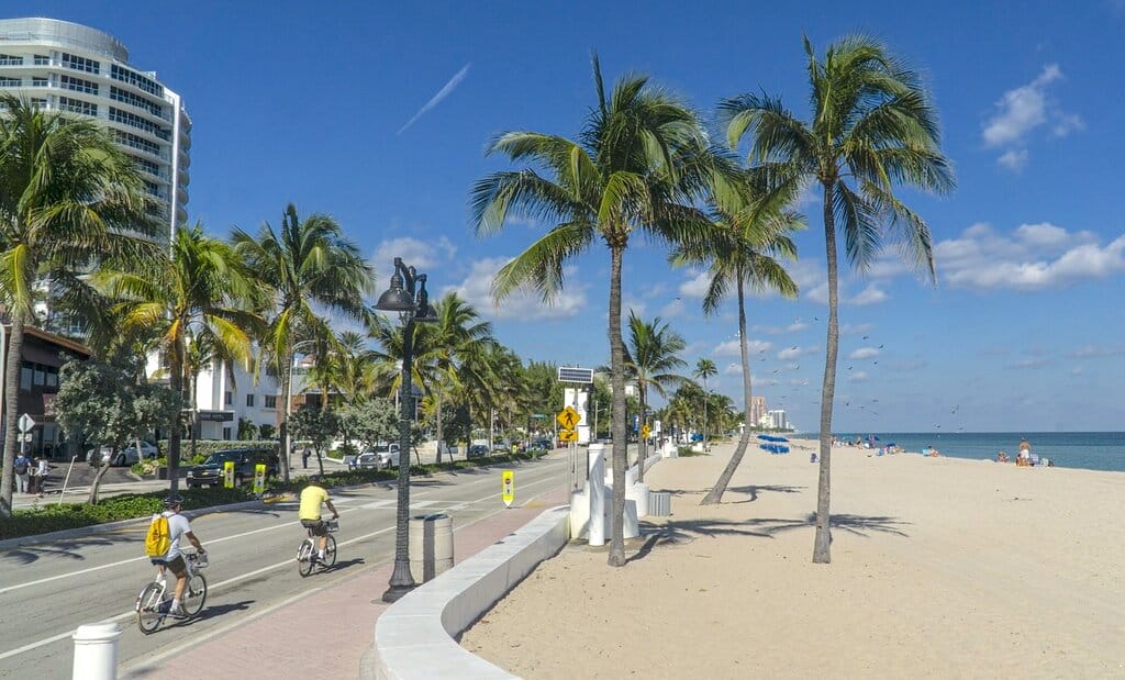 Beach in Fort Lauderdale Florida USA — what is the warmest state to visit in January
