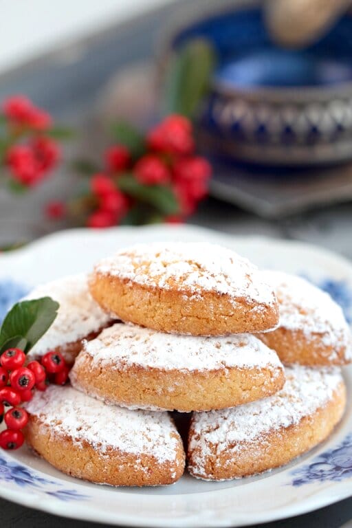 Ricciarelli di Siena cookies - What do Italians eat for Christmas