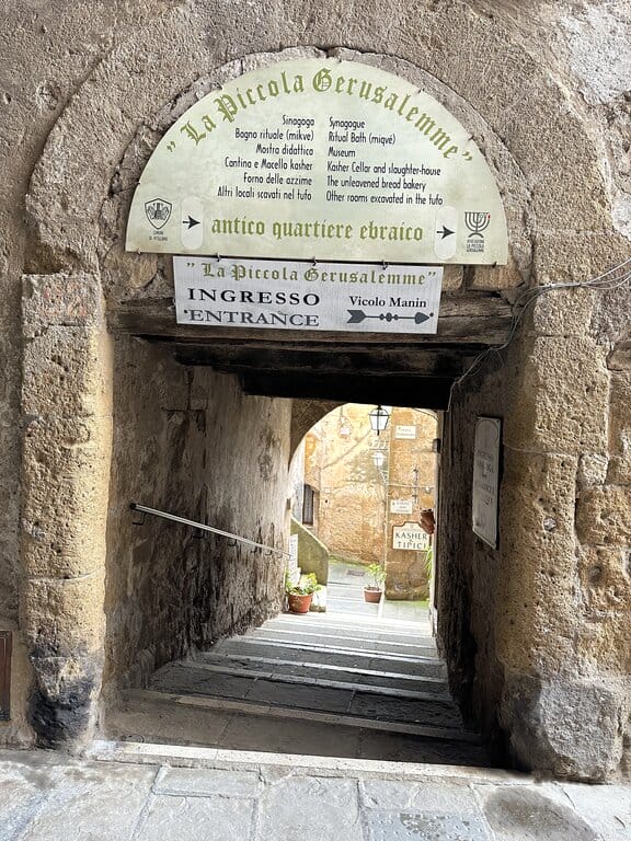 The entrance to Little Jerusalem in Pitigliano - best things to do in Pitigliano