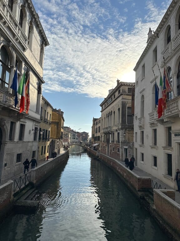 Quiet canal scene in Venice Italy — best hotels near Venice Airport