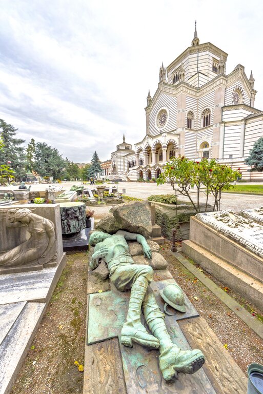 Fireman grave in Monumental Cemetery
