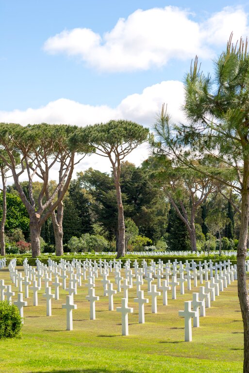 Graves at the American military cemetery Anzio credit vpardi Depositphotos