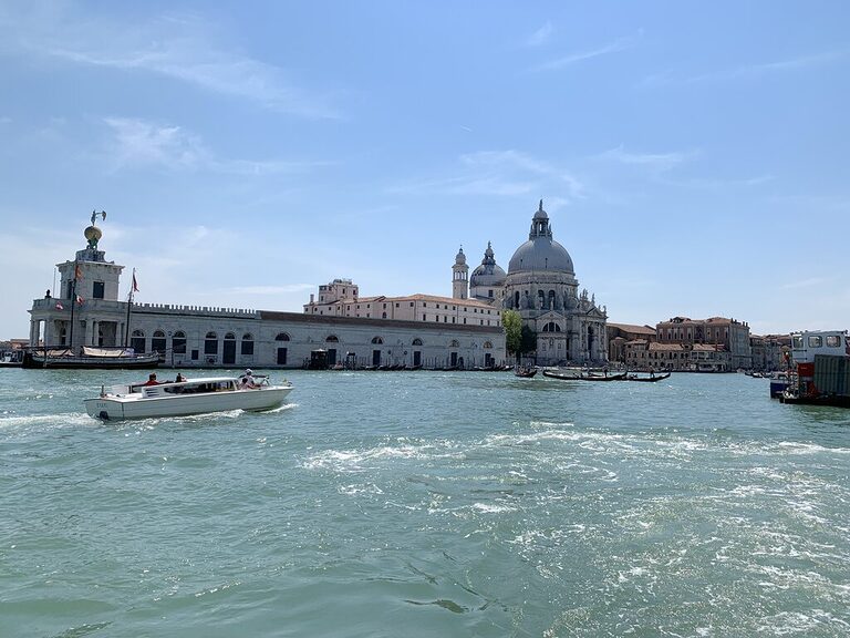 Boats on the Grand Canal in Venice Italy - 1-week northern Italy itinerary